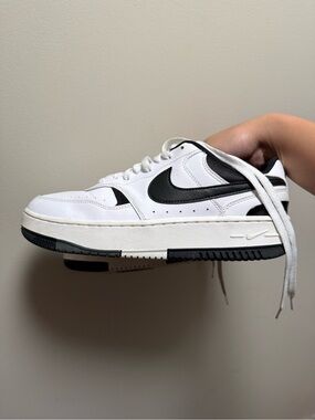 Nike Gamma Black and White Sneaker (Women Size US 9)